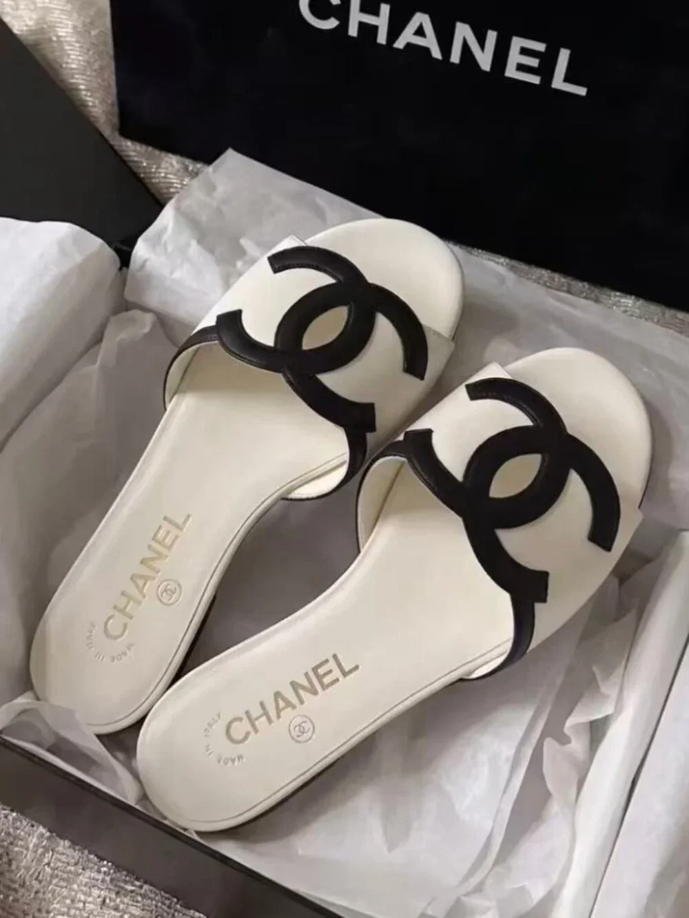 Chanel White & Black Interlocking CC Logo Leather Slide Sandals